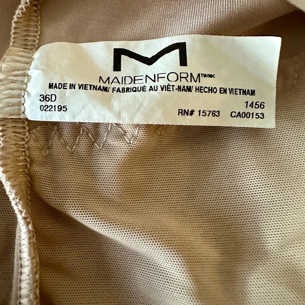 Maidenform Cream Shapewear with‎ Vintage Lace